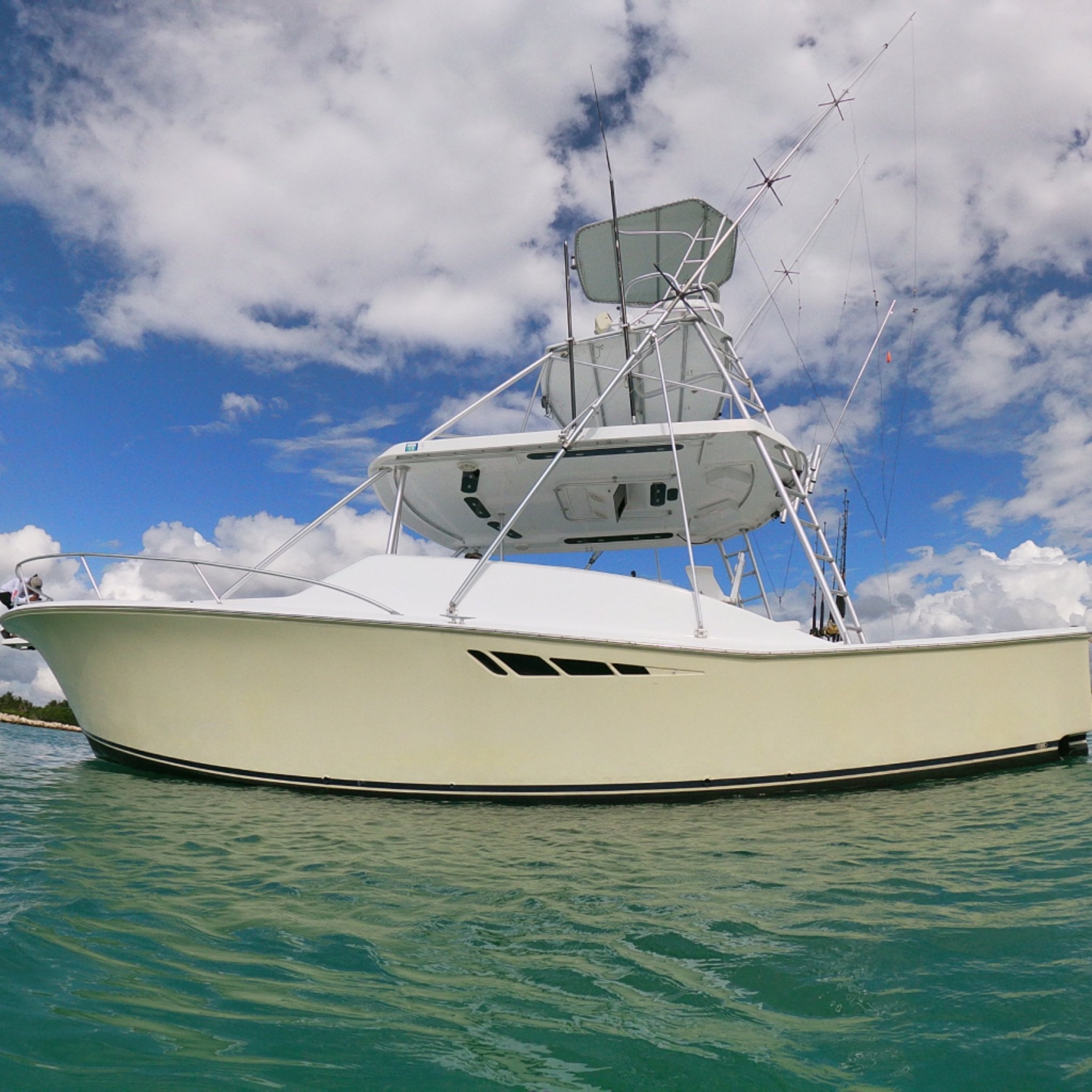 CAPITÁN ESPADA - 40 ft Fishing Boat | DEPARTURE TIME: 01:00 PM - Beyond the Experience® - Fishing boat